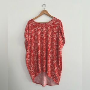 LuLaRoe Floral Red And White Short Sleeve Round Neck Hi Low Tunic Top Size XL